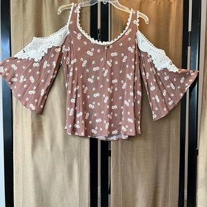Wild Moss brand size L. Light brown floral print with crochet accent.